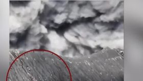 VIDEO Zeci de turiști au scăpat ca prin minune după erupția unui vulcan